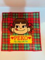 04 Peko 手巾(格仔)